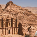 Yordania Menikmati Matahari Terbenam di Petra